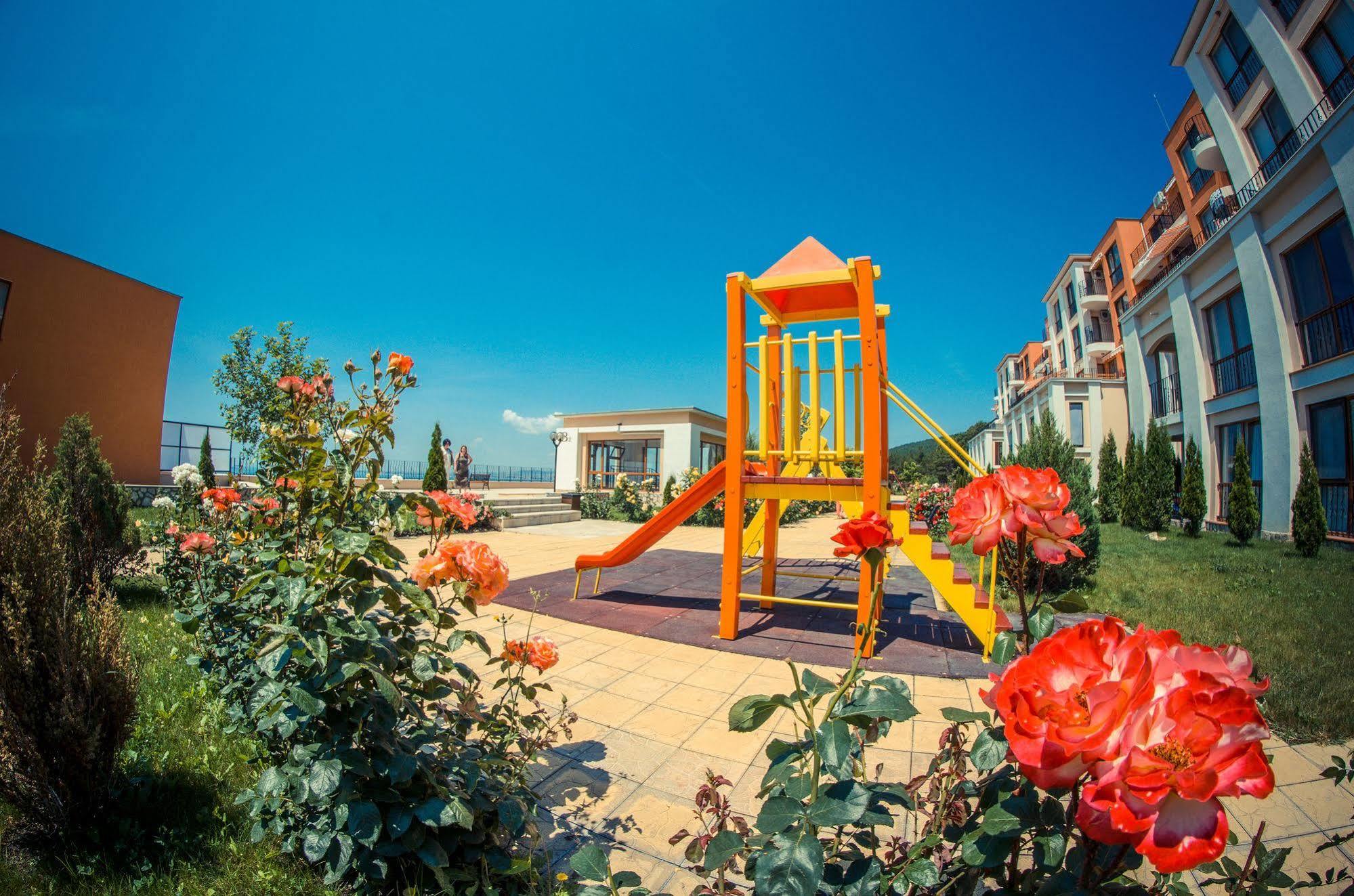 Crown And Imperial Apartments Sveti Vlas Exterior foto